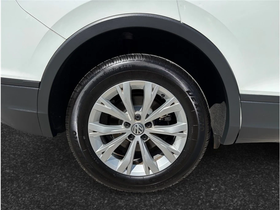 2020 Volkswagen Tiguan - Image 13 of 21