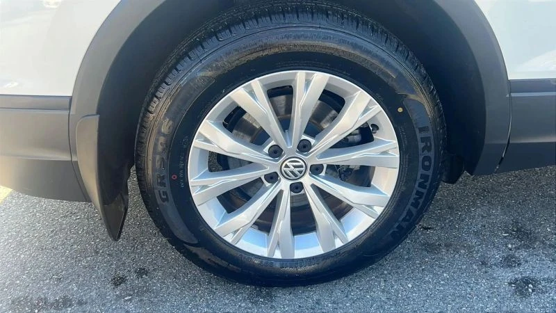 2020 Volkswagen Tiguan - Image 10 of 12
