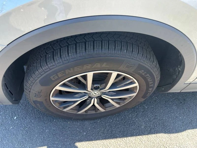 2020 Volkswagen Tiguan - Image 2 of 12