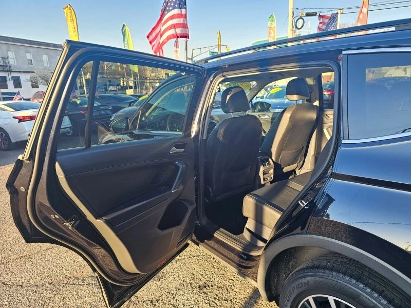 2020 Volkswagen Tiguan - Image 10 of 12