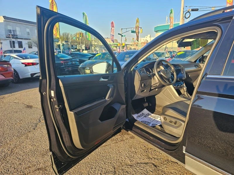 2020 Volkswagen Tiguan - Image 9 of 12