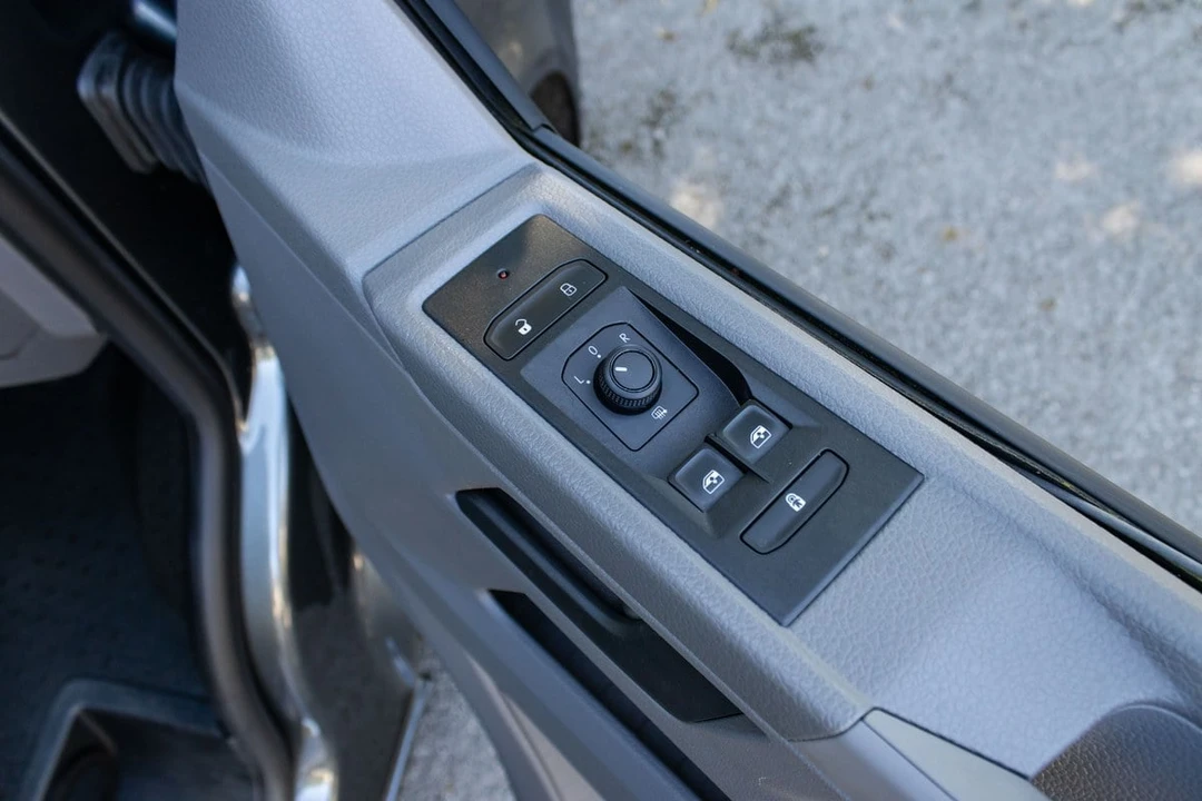 2020 Volkswagen EuroVan - Image 25 of 30