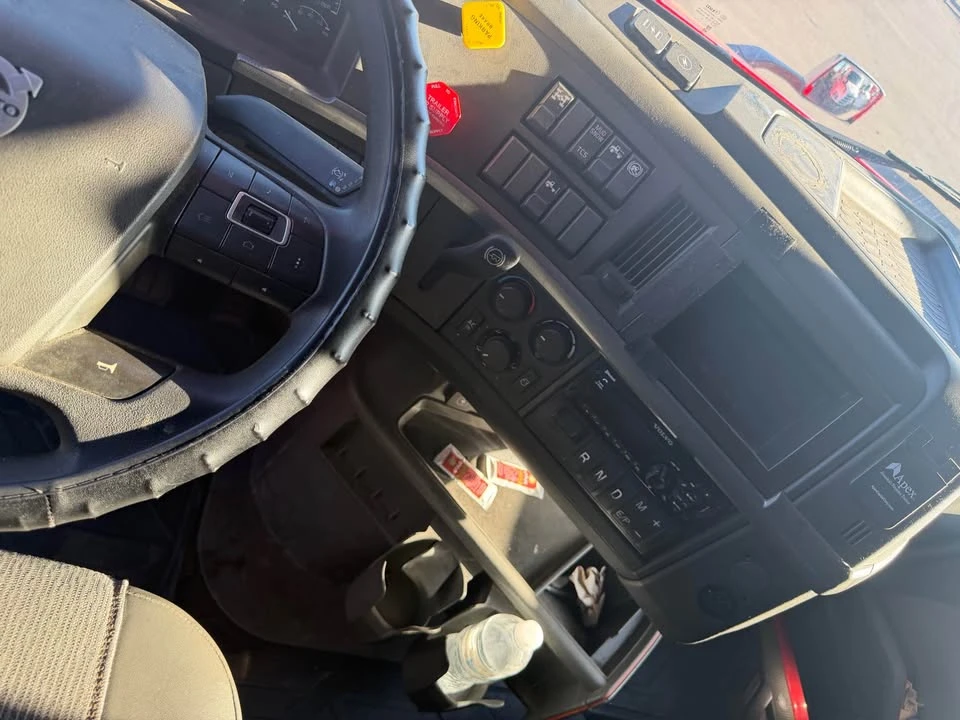 2020 Volvo 760 - Image 8 of 19