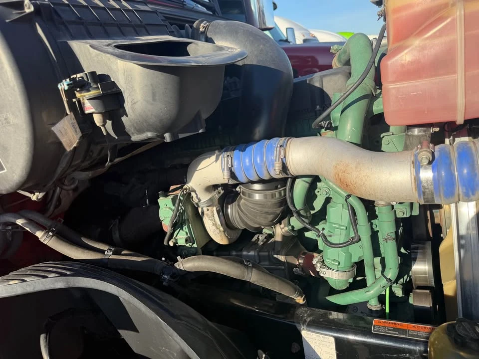 2020 Volvo 760 - Image 17 of 19