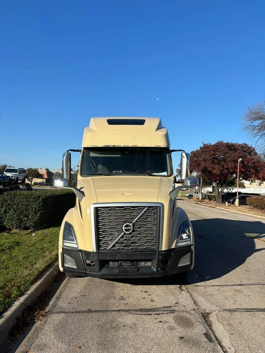 2020 Volvo 850 Series - Image 2 of 11