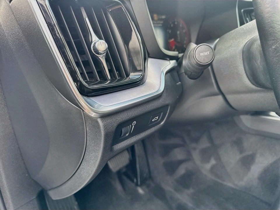 2020 Volvo S60 3rd Gen - Image 16 of 31