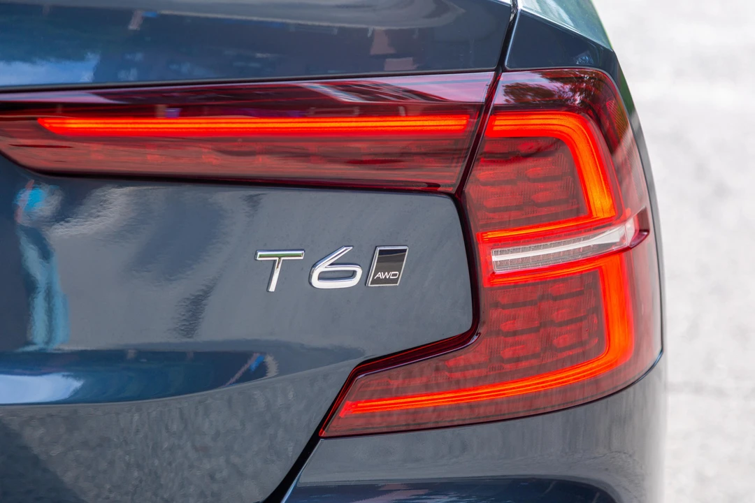 2020 Volvo S60 3rd Gen - Image 13 of 31