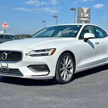 2020 Volvo S60 T6 Momentum Sedan 4D
