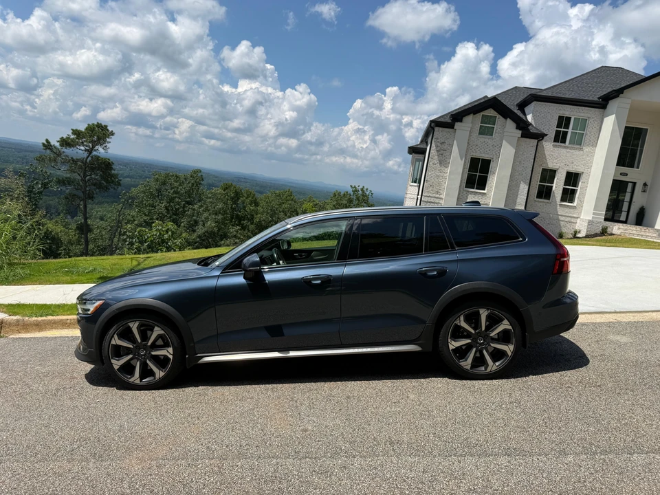 2020 Volvo V60 2nd Gen - Image 7 of 31