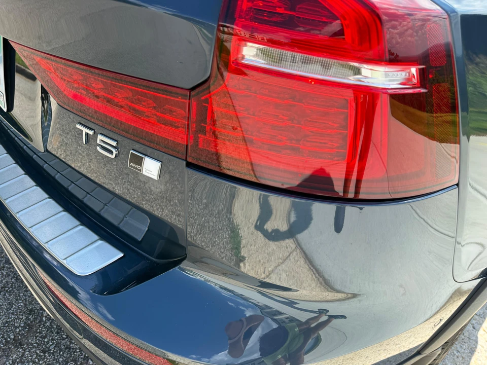 2020 Volvo V60 2nd Gen - Image 27 of 31