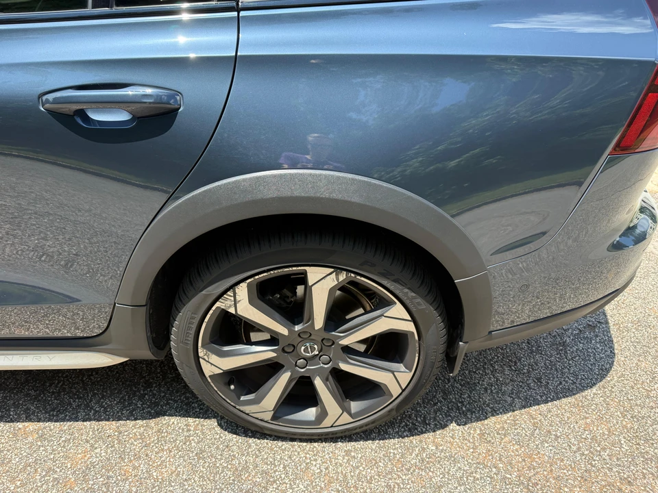 2020 Volvo V60 2nd Gen - Image 17 of 31
