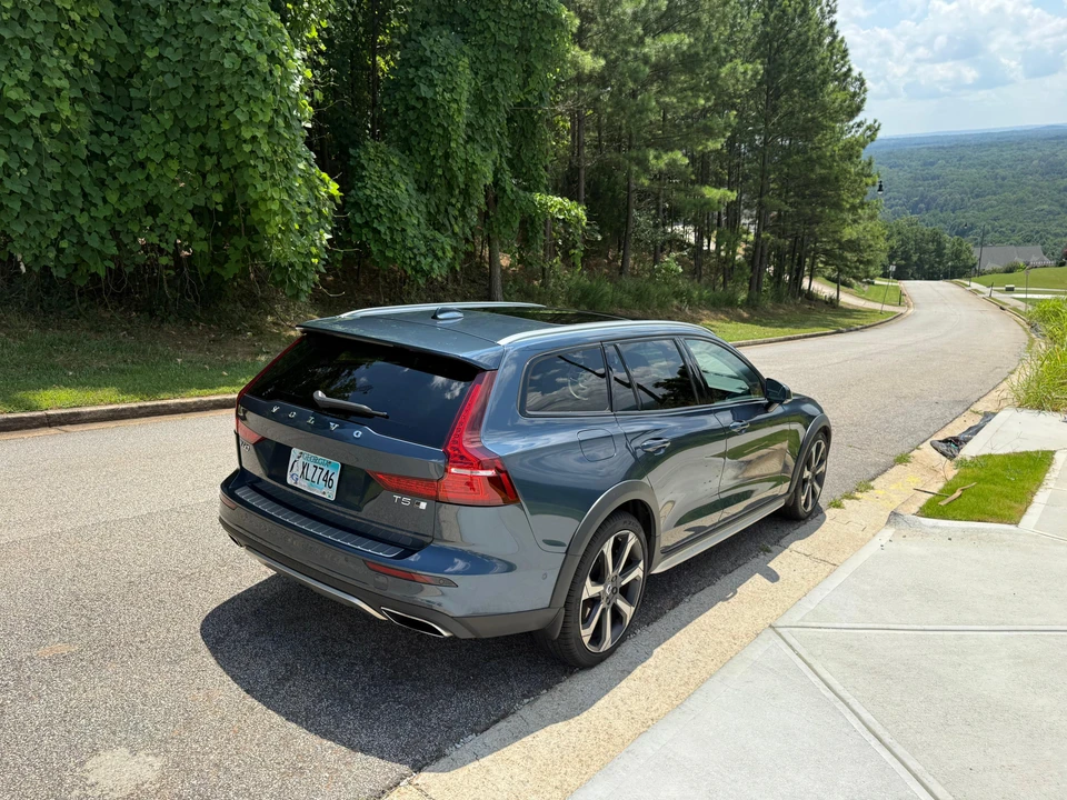 2020 Volvo V60 2nd Gen - Image 8 of 31