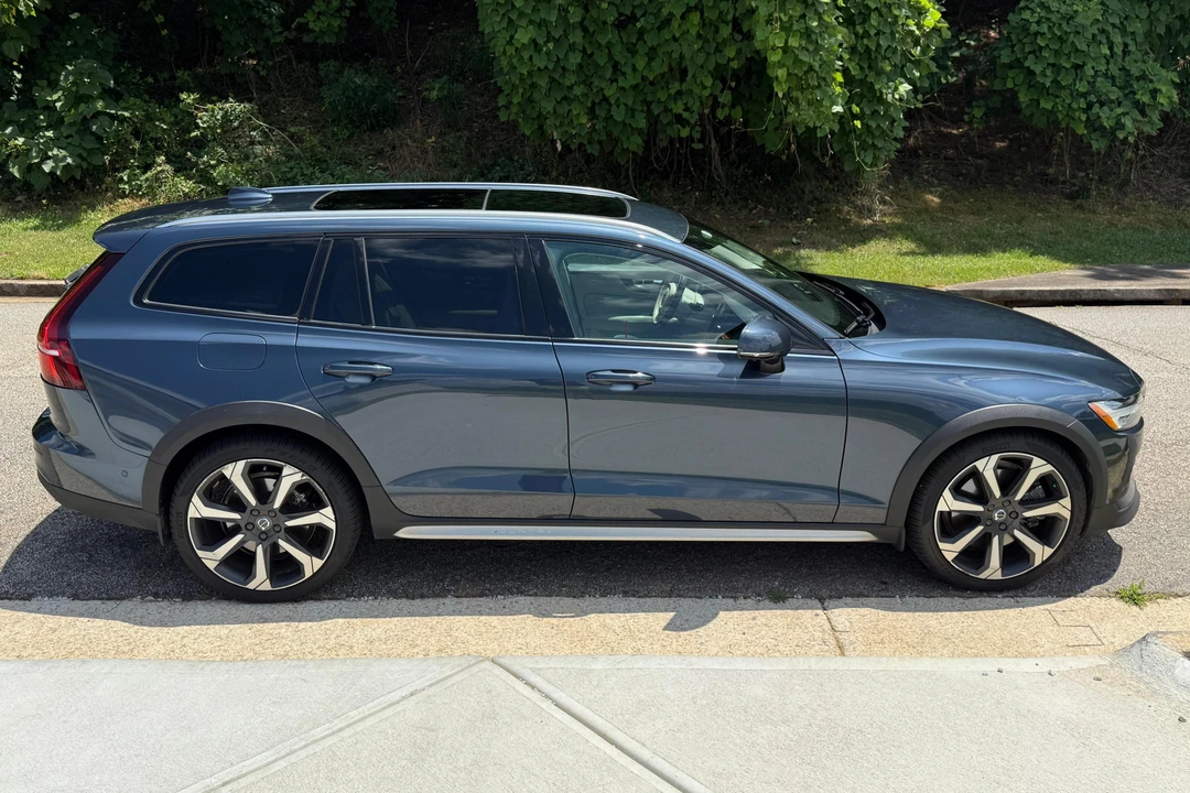 2020 Volvo V60 2nd Gen - Image 3 of 31