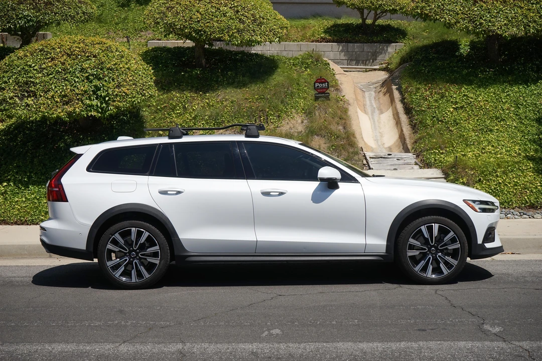 2020 Volvo V60 2nd Gen - Image 16 of 25