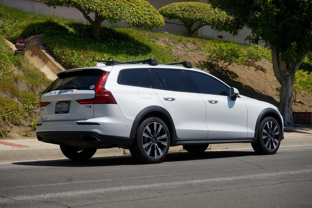 2020 Volvo V60 2nd Gen - Image 15 of 25