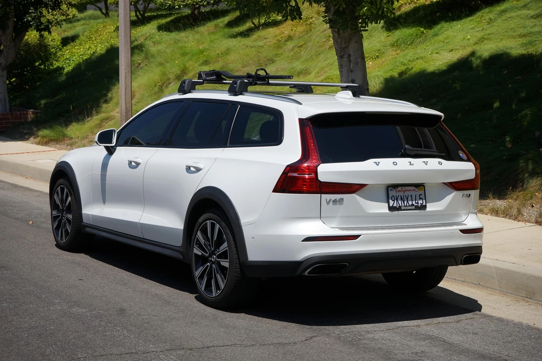 2020 Volvo V60 2nd Gen - Image 11 of 25