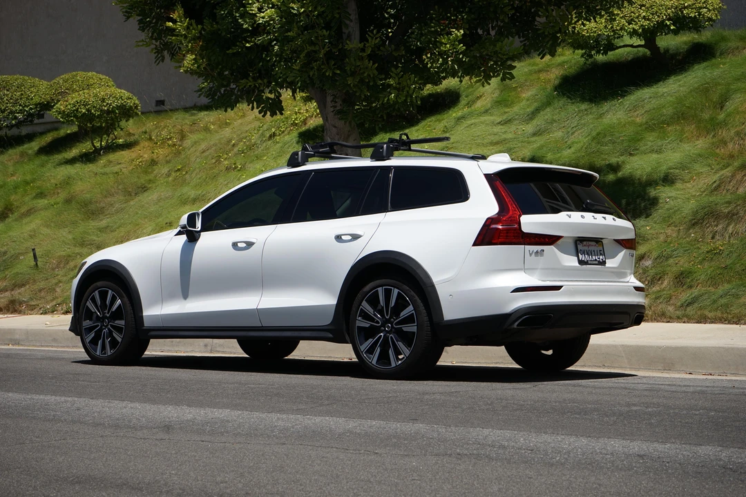2020 Volvo V60 2nd Gen - Image 10 of 25