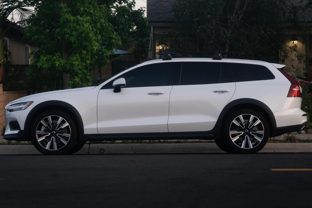2020 Volvo V60 2nd Gen - Image 3 of 25