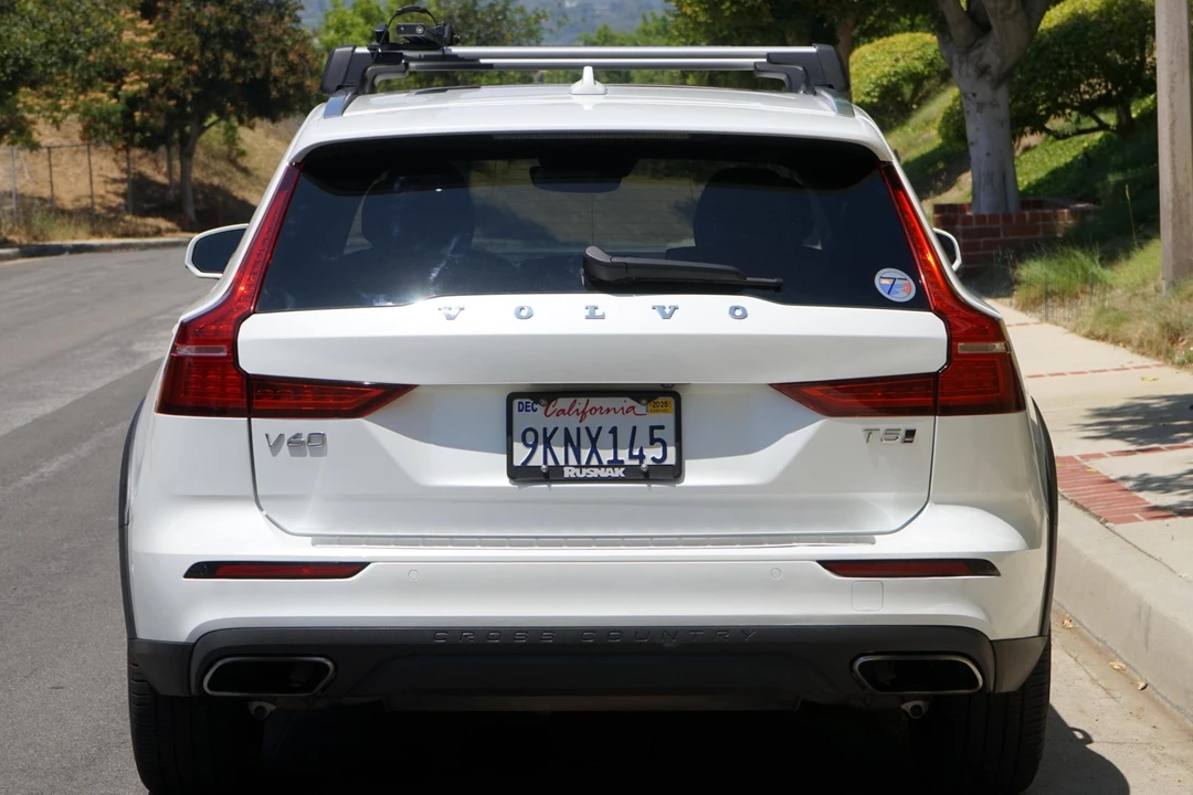 2020 Volvo V60 2nd Gen - Image 5 of 25