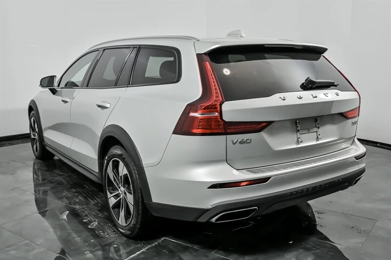 2020 Volvo V60 2nd Gen - Image 8 of 31