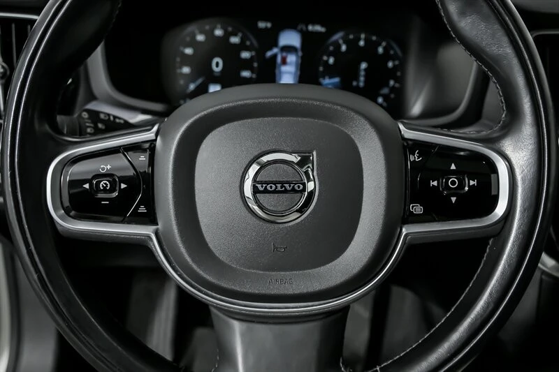 2020 Volvo V60 2nd Gen - Image 24 of 31