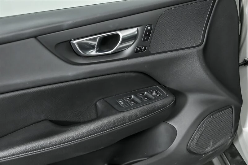 2020 Volvo V60 2nd Gen - Image 15 of 31