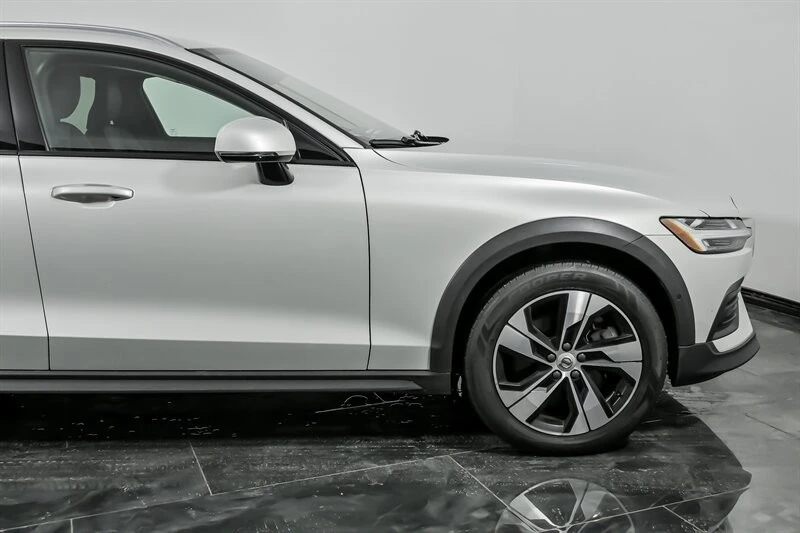 2020 Volvo V60 2nd Gen - Image 12 of 31