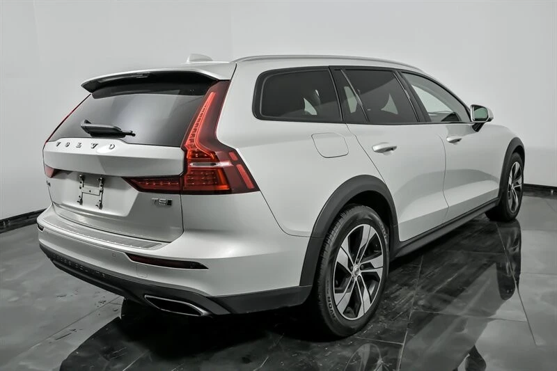 2020 Volvo V60 2nd Gen - Image 10 of 31