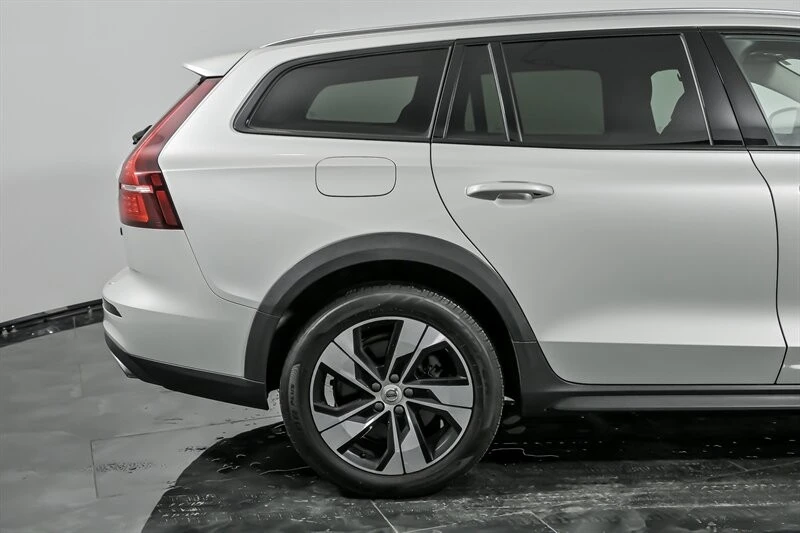 2020 Volvo V60 2nd Gen - Image 11 of 31