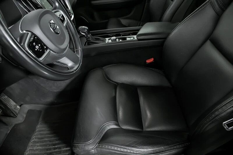 2020 Volvo V60 2nd Gen - Image 17 of 31