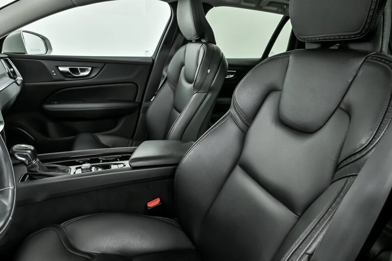 2020 Volvo V60 2nd Gen - Image 18 of 31