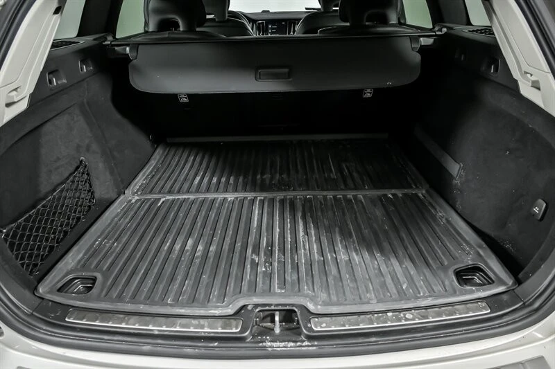 2020 Volvo V60 2nd Gen - Image 13 of 31