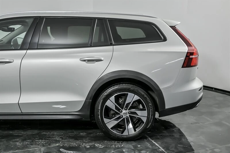 2020 Volvo V60 2nd Gen - Image 7 of 31