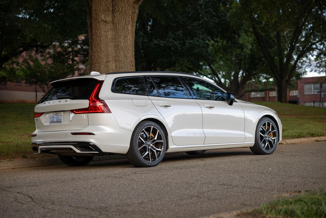 2020 Volvo V60 2nd Gen - Image 16 of 31