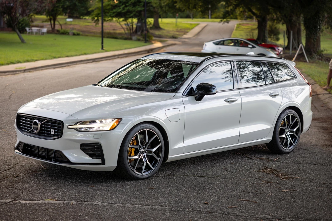 2020 Volvo V60 2nd Gen - Image 10 of 31
