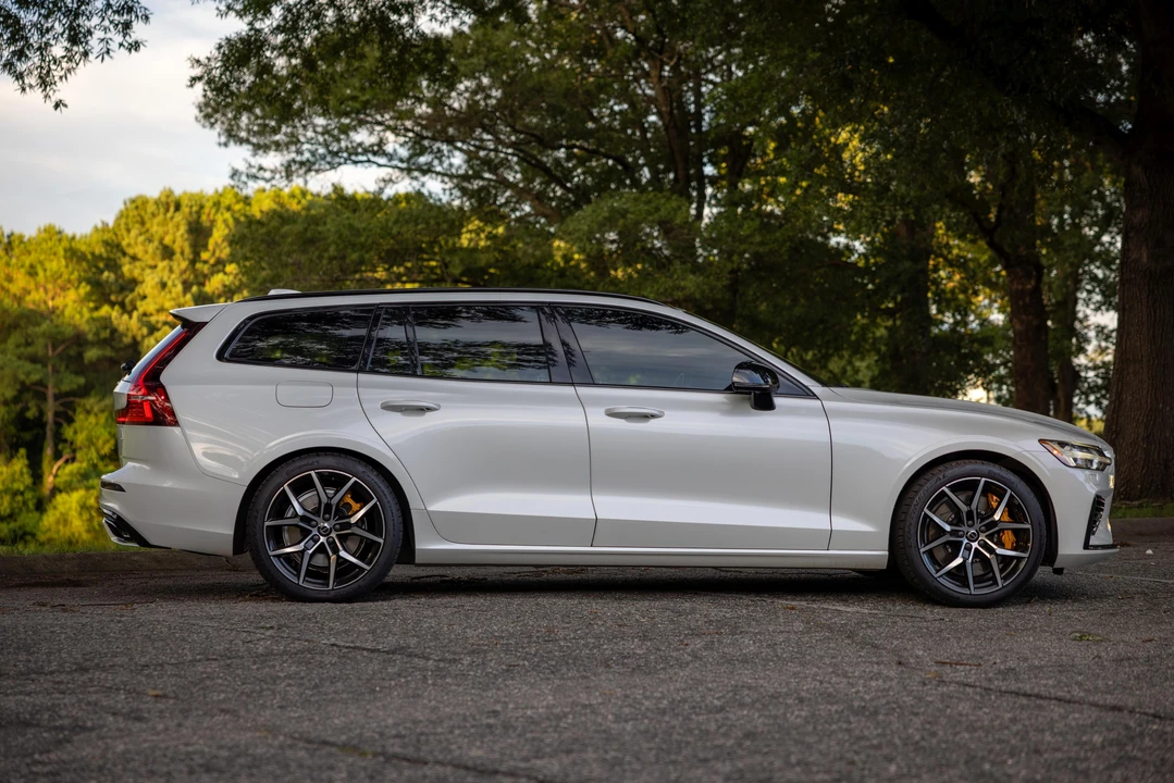 2020 Volvo V60 2nd Gen - Image 17 of 31