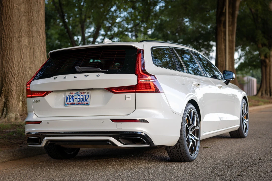 2020 Volvo V60 2nd Gen - Image 15 of 31