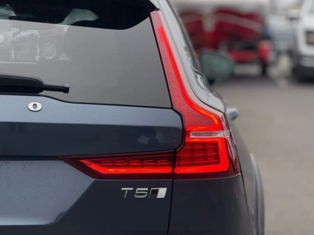 2020 Volvo V60 2nd Gen - Image 9 of 12