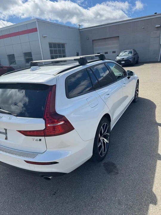 2020 Volvo V60 2nd Gen - Image 5 of 11