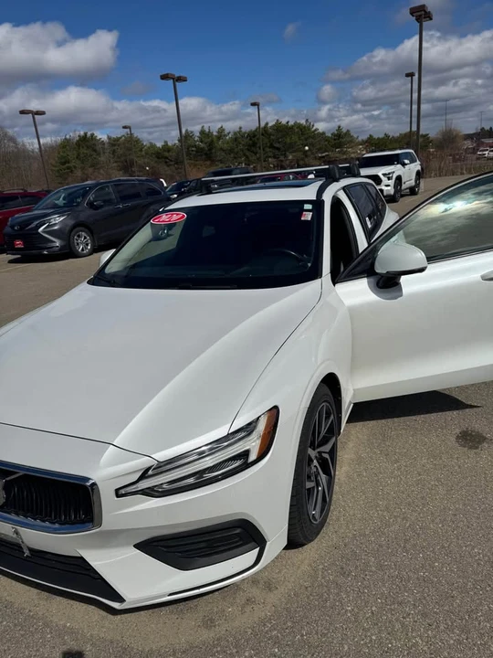 2020 Volvo V60 2nd Gen - Image 2 of 11