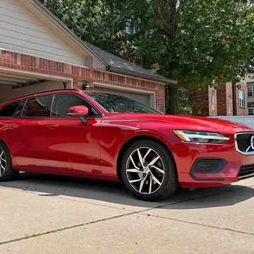 2020 Volvo V60 T5 Momentum Wagon 4D