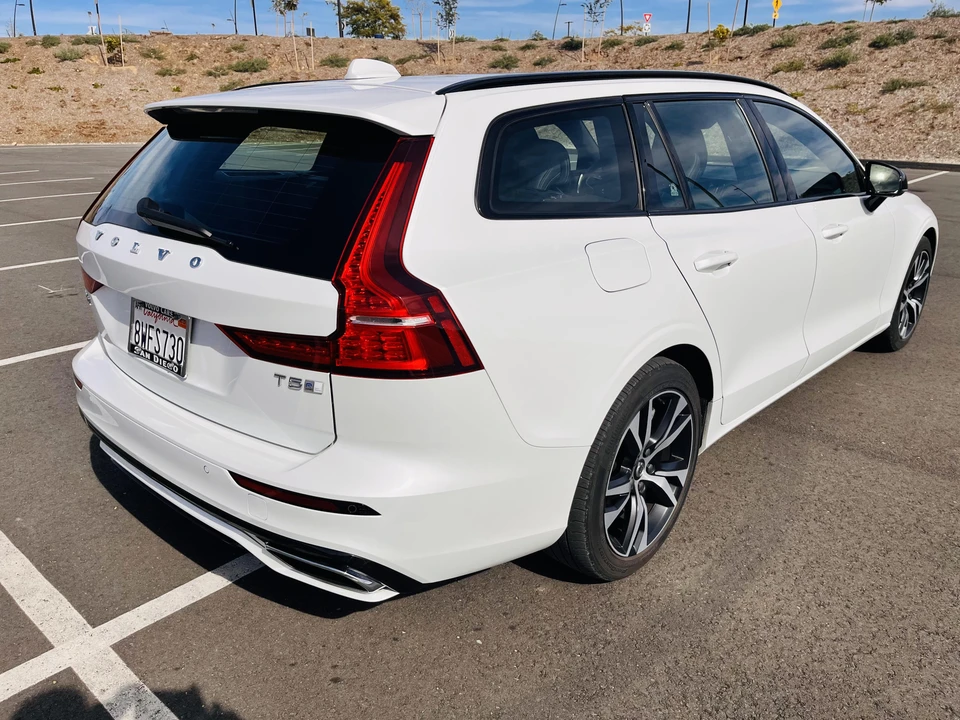 2020 Volvo V60 2nd Gen - Image 25 of 31