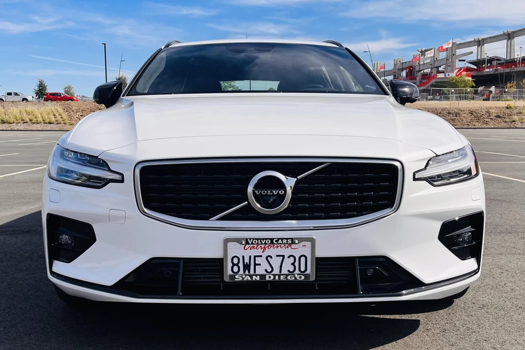 2020 Volvo V60 2nd Gen - Image 2 of 31