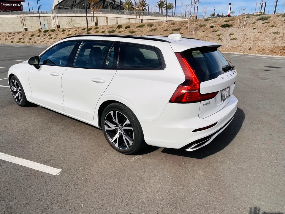2020 Volvo V60 2nd Gen - Image 16 of 31