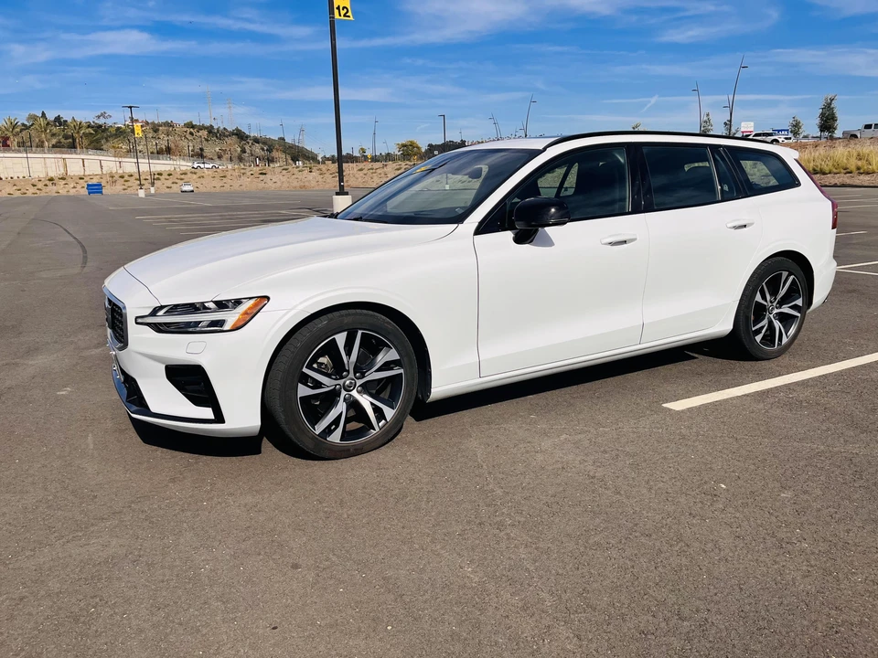 2020 Volvo V60 2nd Gen - Image 13 of 31