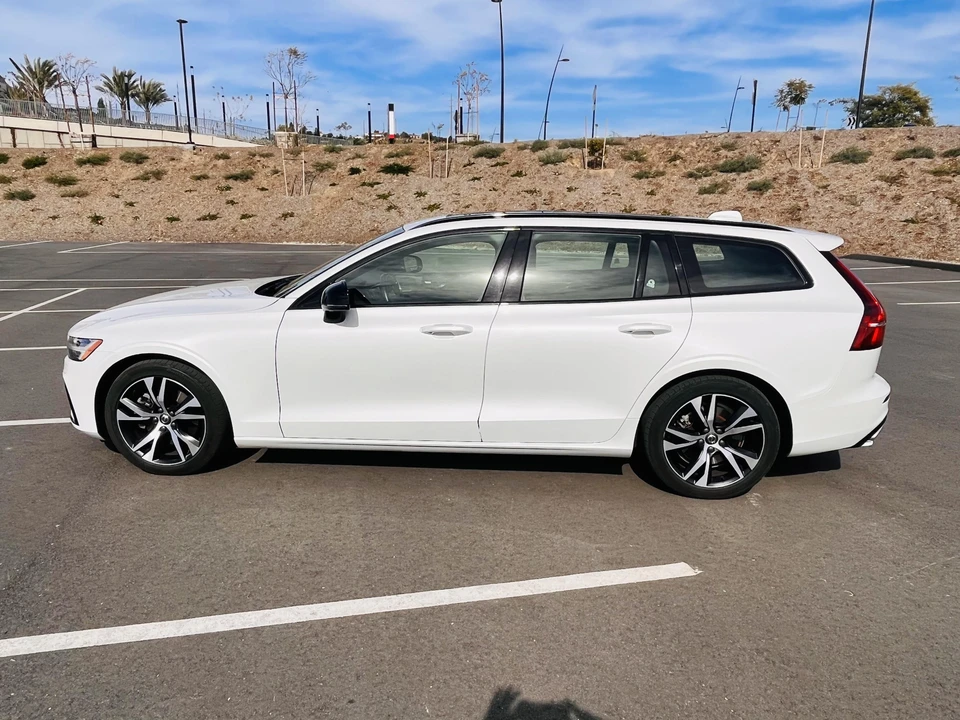 2020 Volvo V60 2nd Gen - Image 15 of 31