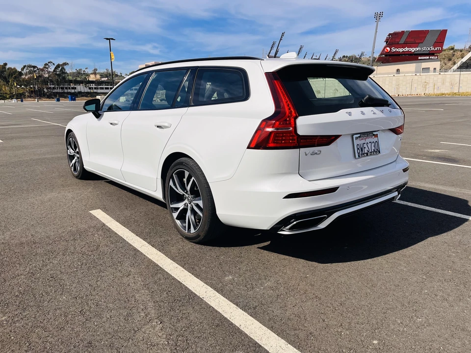2020 Volvo V60 2nd Gen - Image 17 of 31