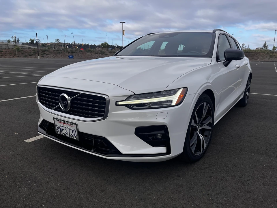 2020 Volvo V60 2nd Gen - Image 11 of 31