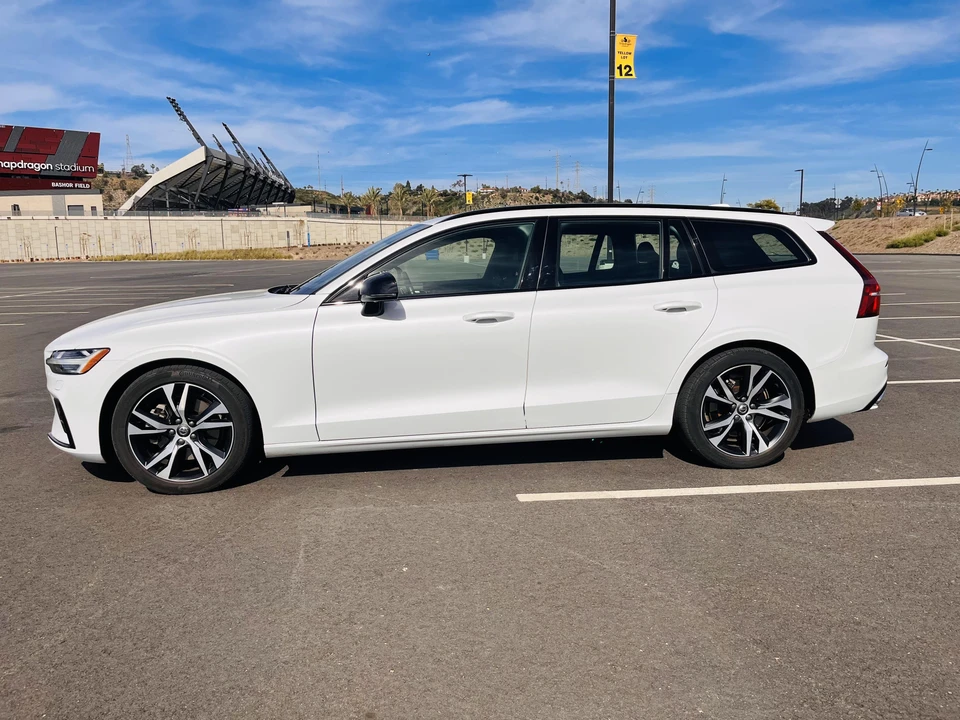 2020 Volvo V60 2nd Gen - Image 14 of 31