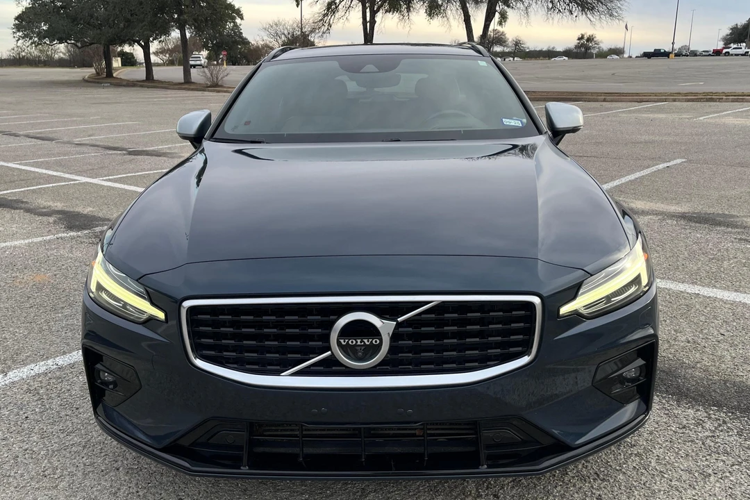 2020 Volvo V60 2nd Gen - Image 2 of 31